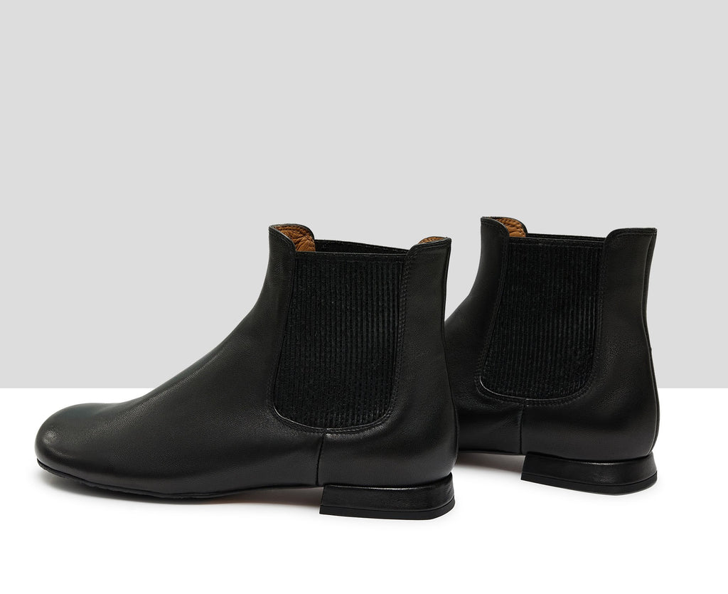 Botín de mujer en piel con tacón bajo. Kelly