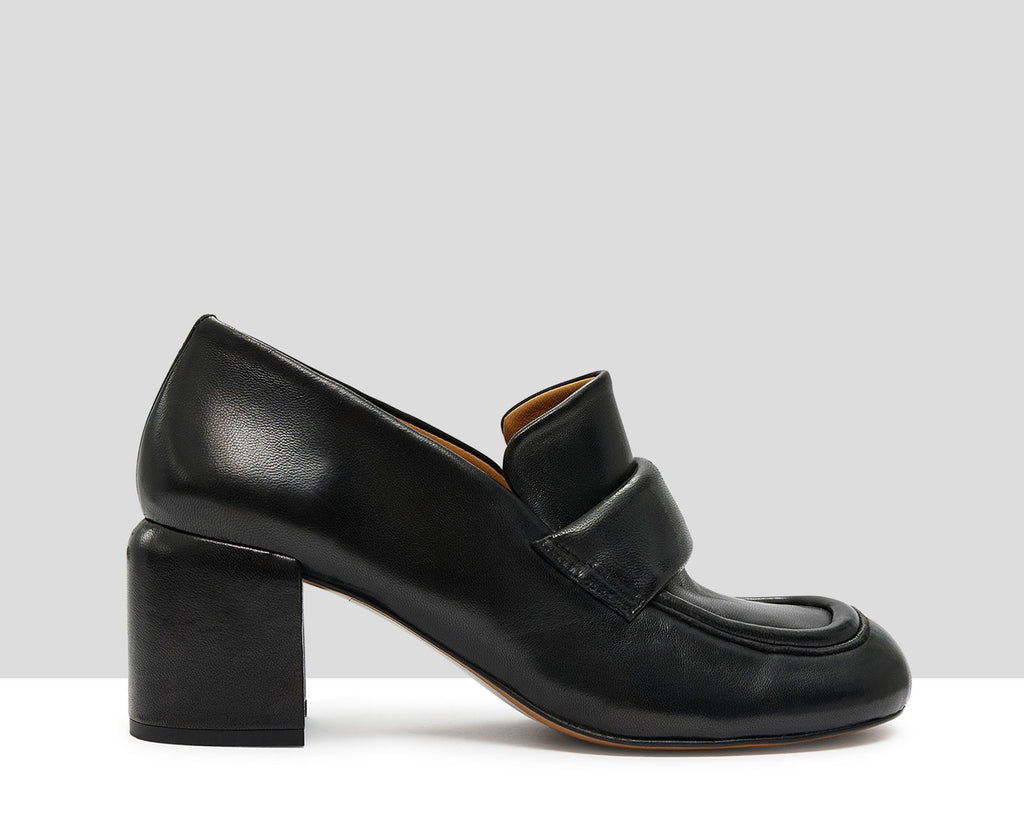 Zapato de mujer en piel con tacón medio. Kira