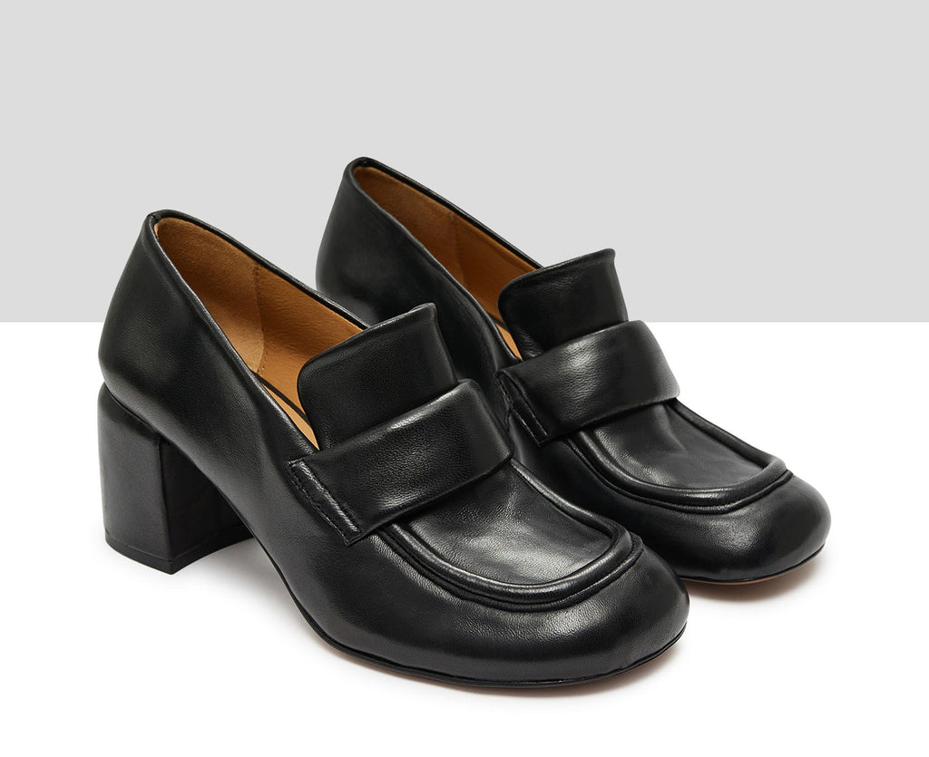 Zapato de mujer en piel con tacón medio. Kira