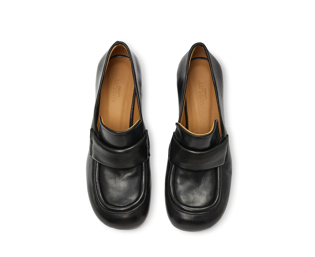 Zapato de mujer en piel con tacón medio. Kira