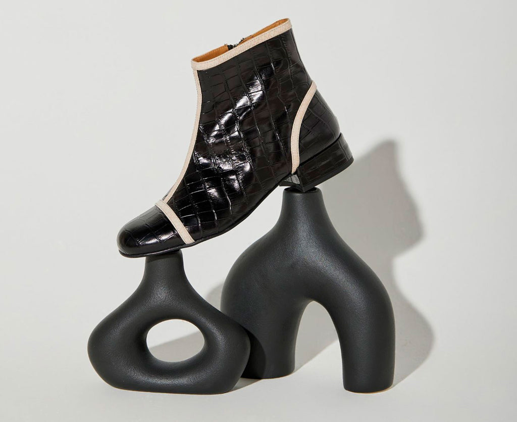 Botín de mujer en piel con tacón bajo. Koko