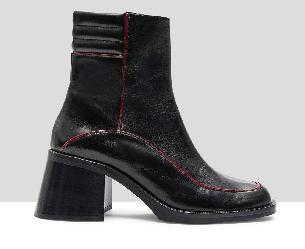 Botín de mujer en piel con tacón medio. Iciar