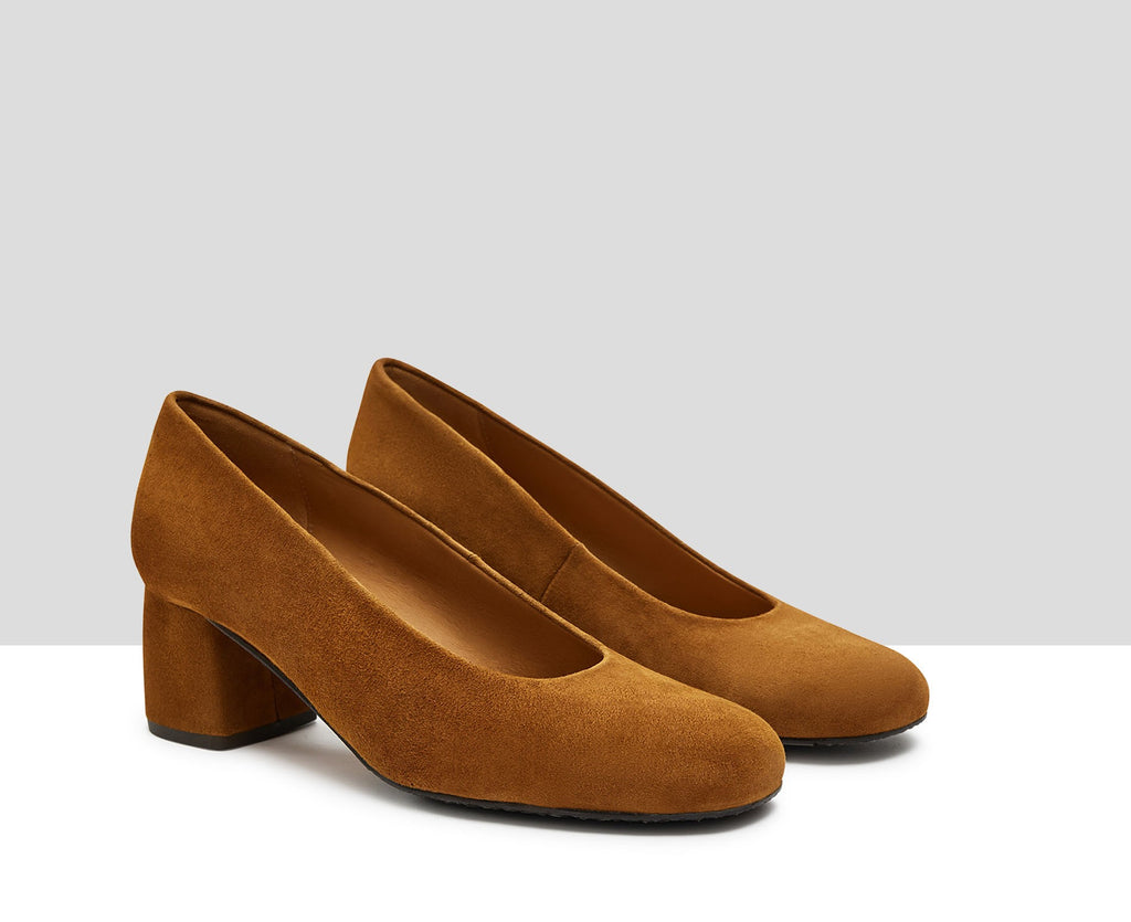 Zapato de mujer en piel con tacón medio. Isidora