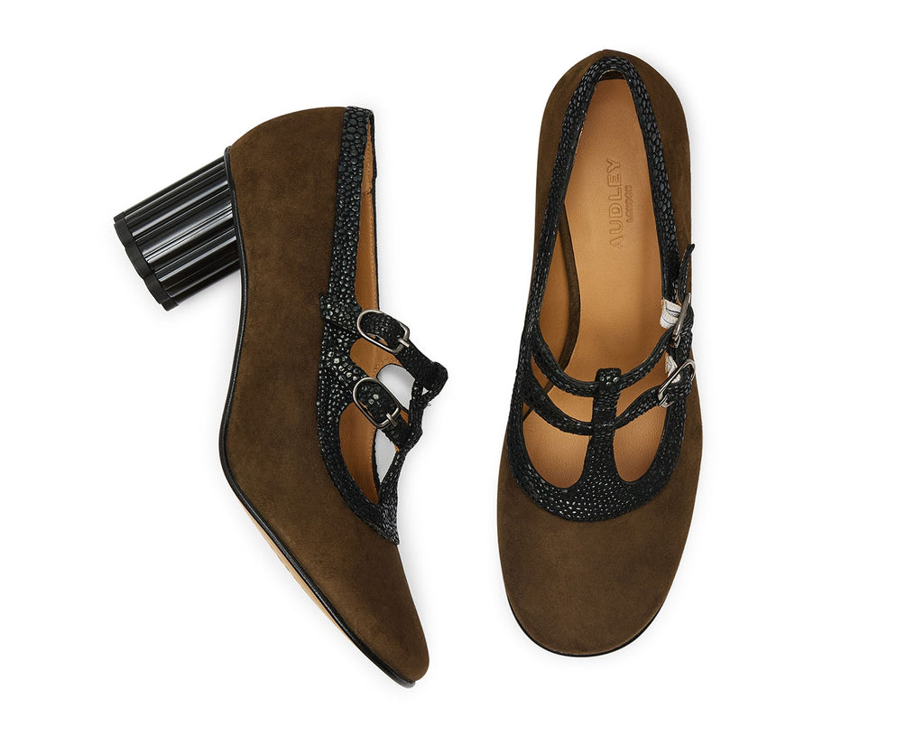 Women's leather shoe with a medium heel. Ileana