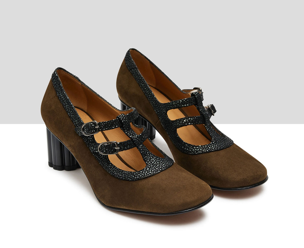 Women's leather shoe with a medium heel. Ileana