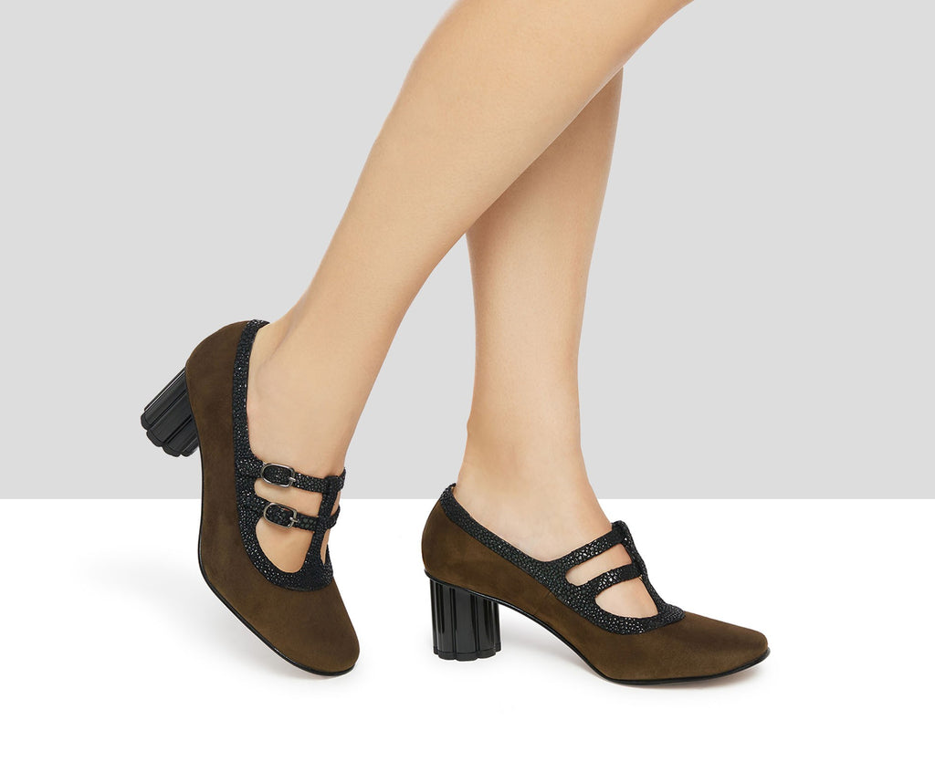 Women's leather shoe with a medium heel. Ileana
