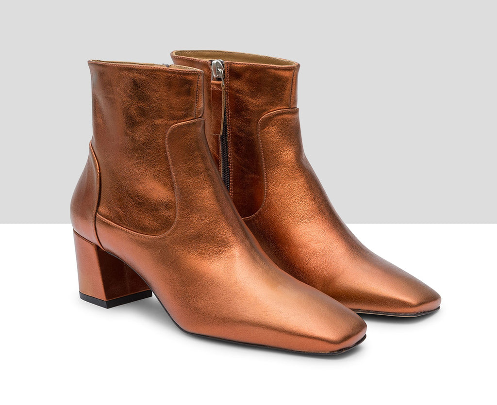 Botín de mujer en piel con tacón medio. Kavir