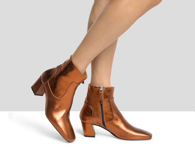 Women's leather ankle boots with a mid-heel. Kavir