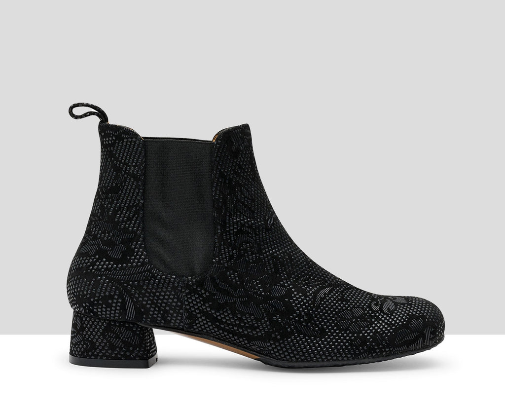 Botín de mujer en piel con tacón bajo. Kishi