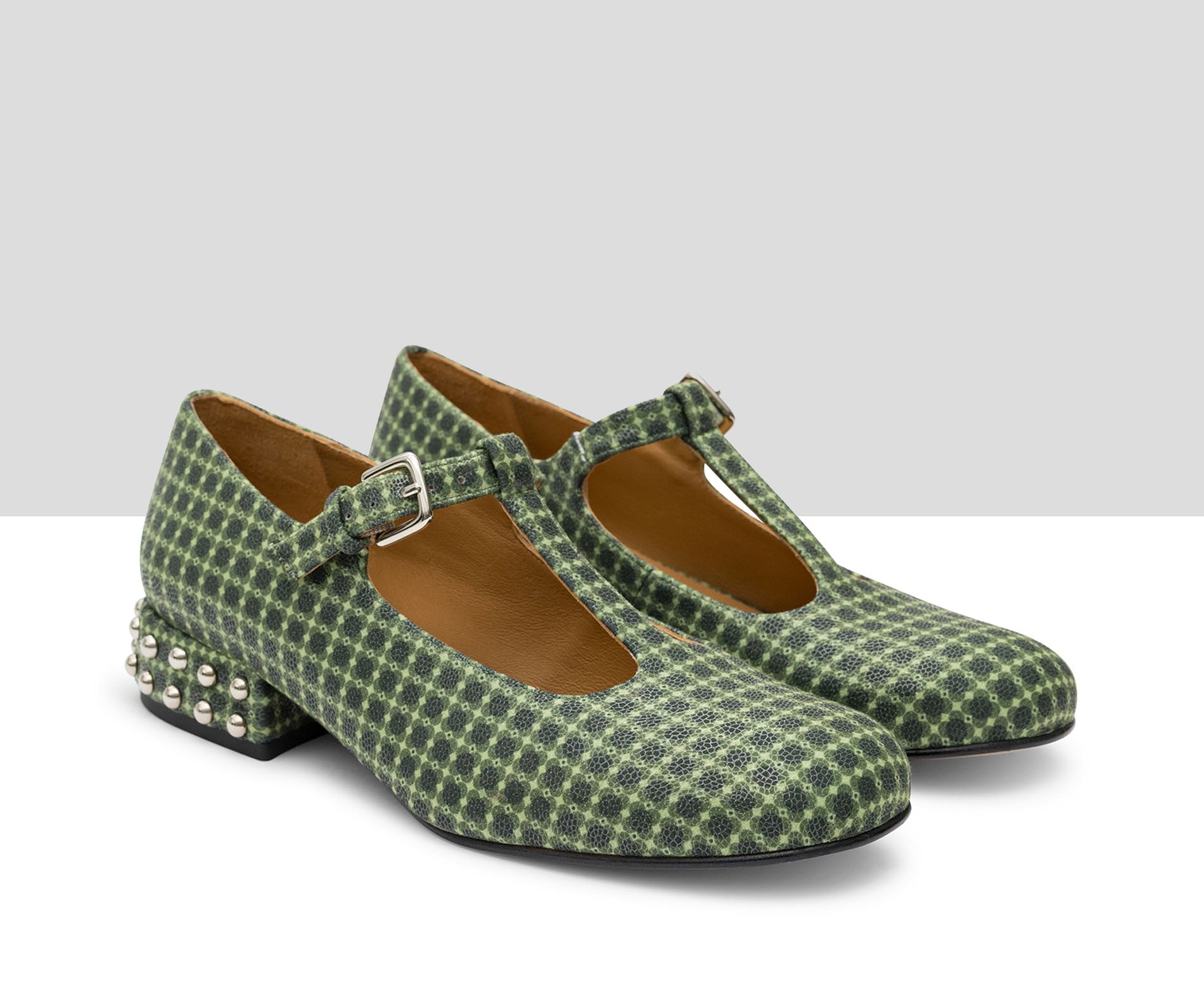 Zapato de mujer en piel con tacón bajo. Karla