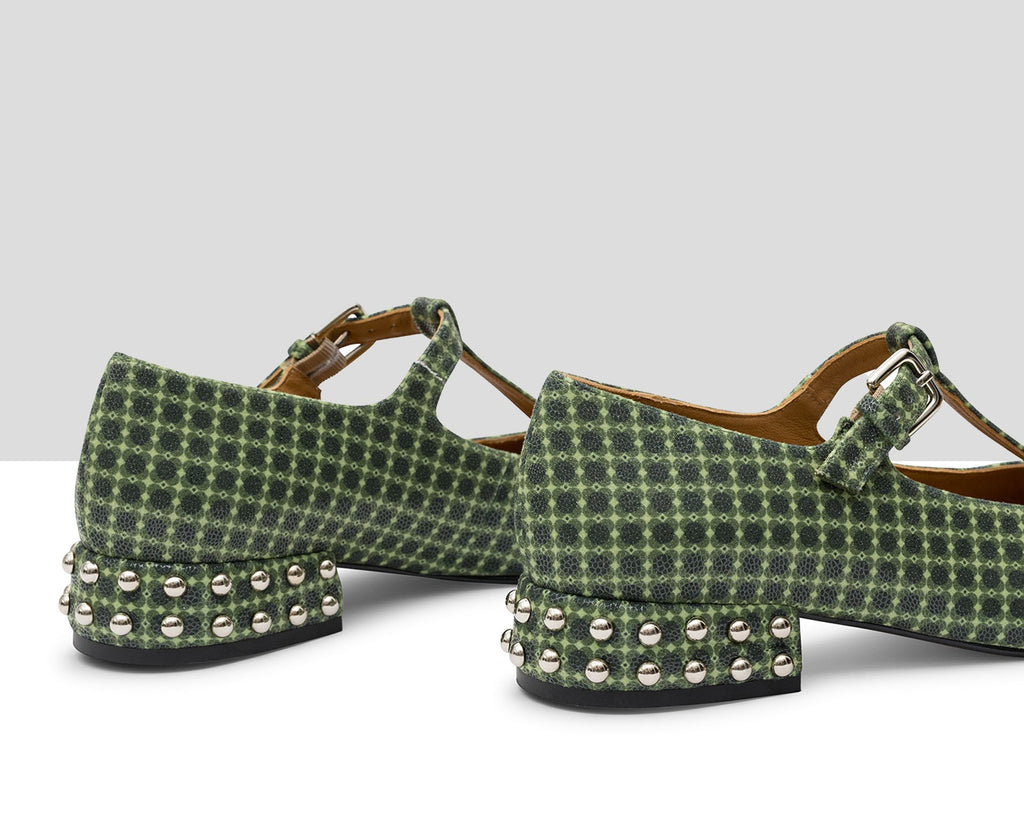 Zapato de mujer en piel con tacón bajo. Karla