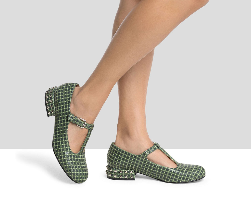 Zapato de mujer en piel con tacón bajo. Karla