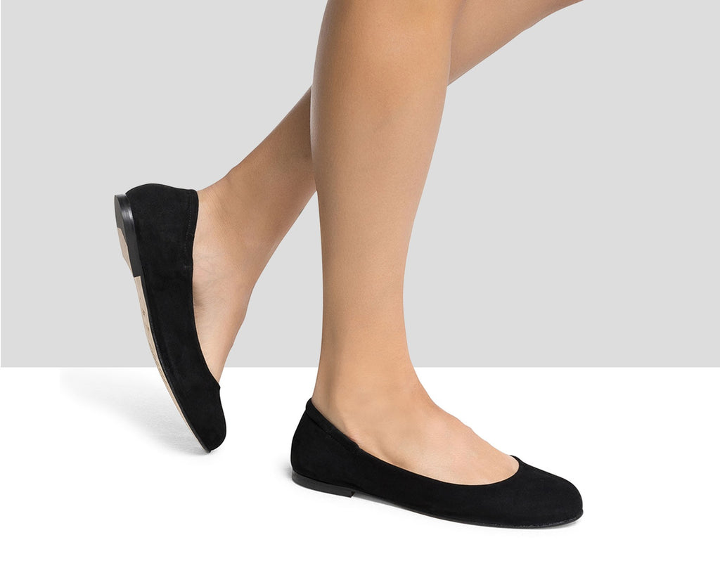 Women's leather shoe with a low heel. Kinue