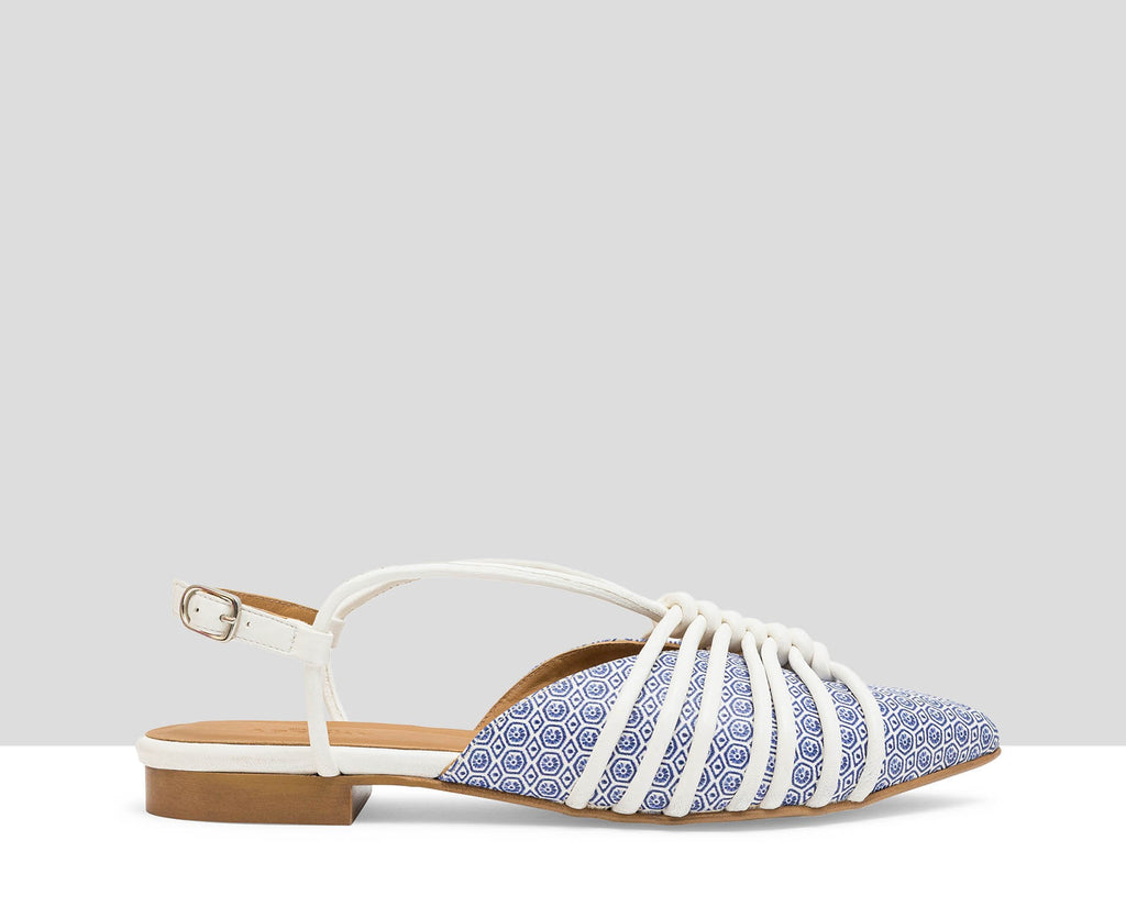 Zapato de mujer en piel con tacón bajo. Lia