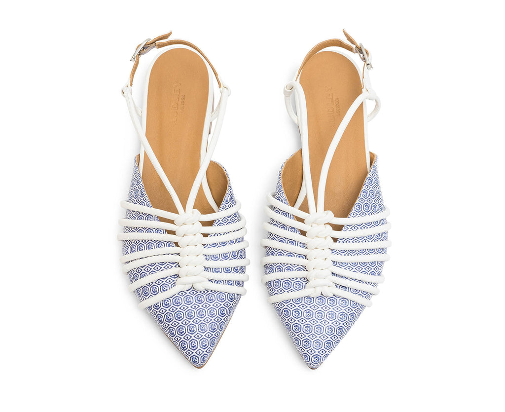 Zapato de mujer en piel con tacón bajo. Lia