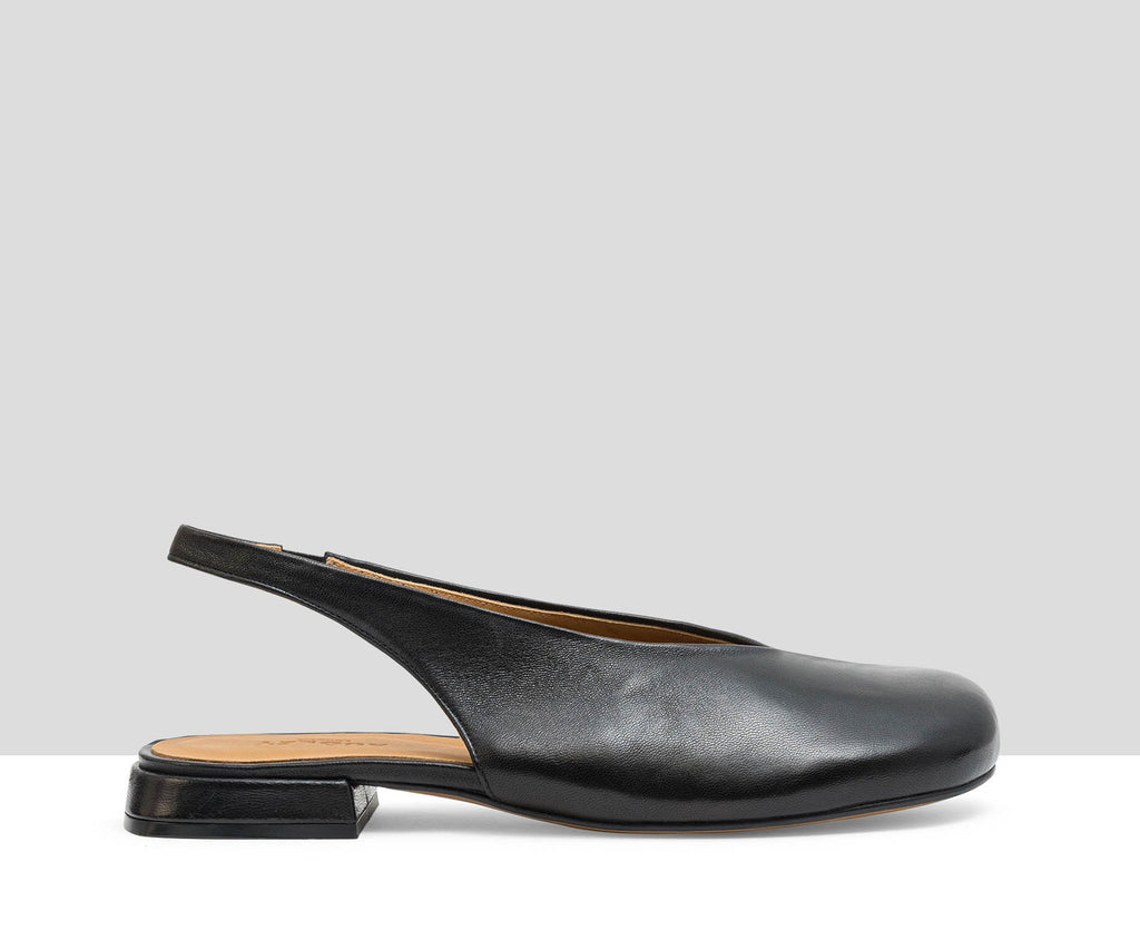 Women's leather shoe with a low heel. Lucy