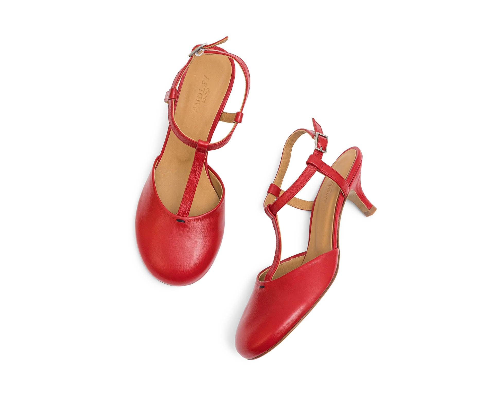 Scarpa da donna in pelle con tacco medio. Lola