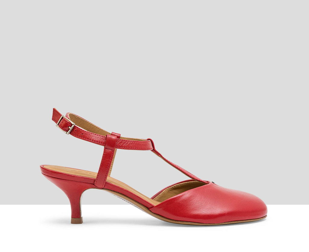 Zapato de mujer en piel con tacón medio. Lola