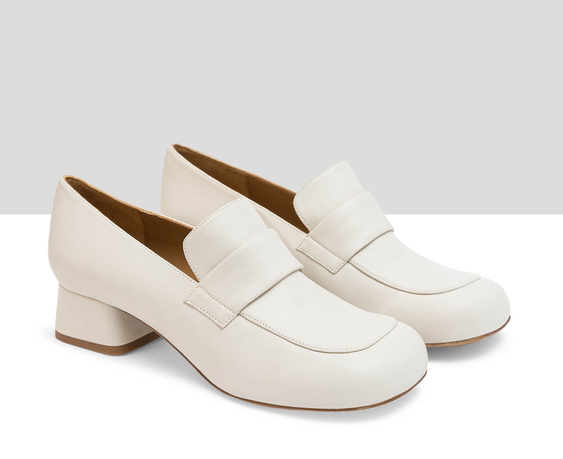 Scarpa da donna in pelle con tacco medio. Lanai