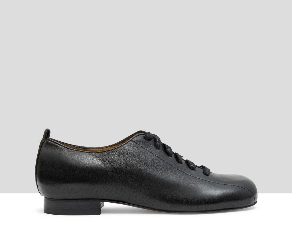 Scarpa da donna in pelle con tacco basso. Lory