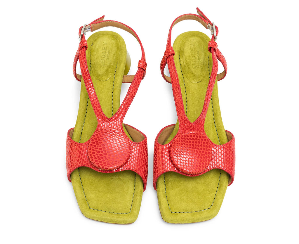 Sandalia de mujer en piel con tacón medio. Lenet