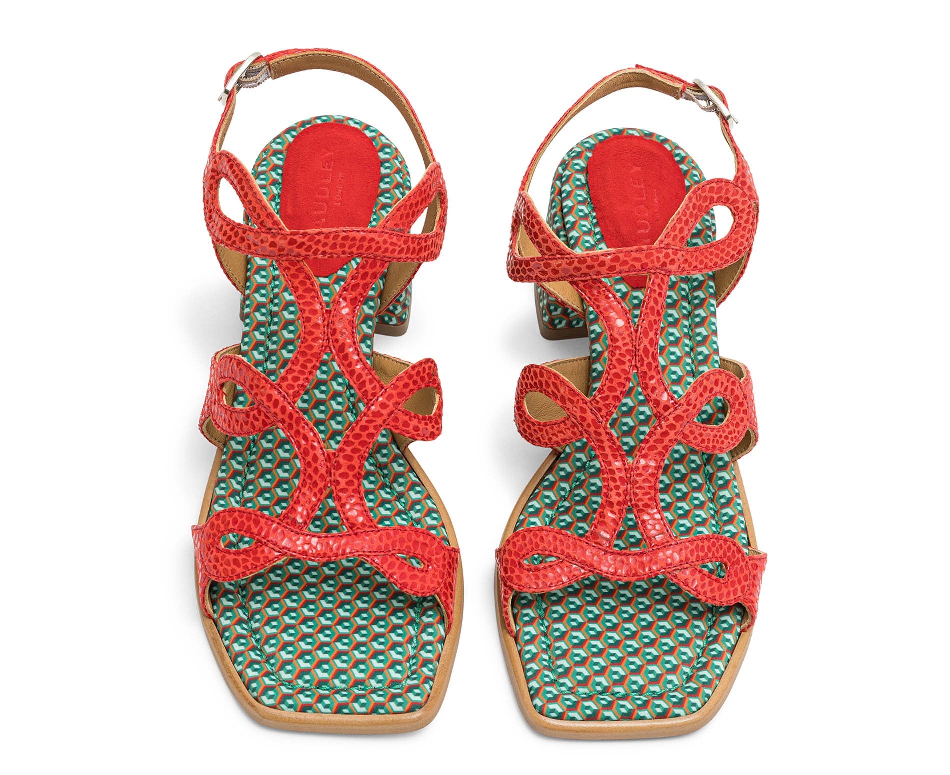 Sandalia de mujer en piel con tacón medio. Leire