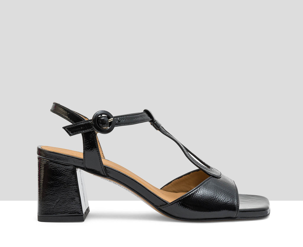 Sandalia de mujer en piel con tacón medio. Lucca