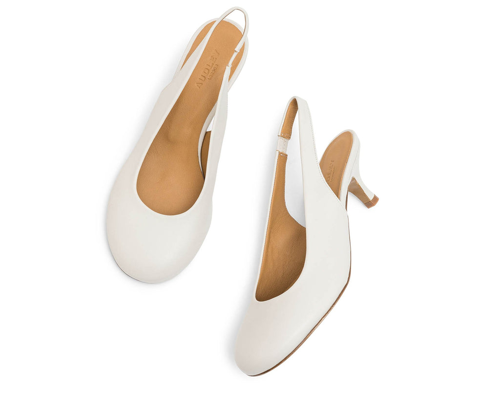 Zapato de mujer en piel con tacón medio. Lupe