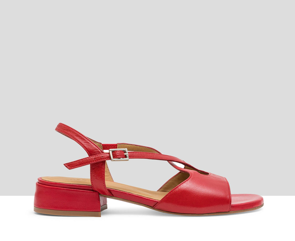 Sandalo da donna in pelle con tacco basso. Lore
