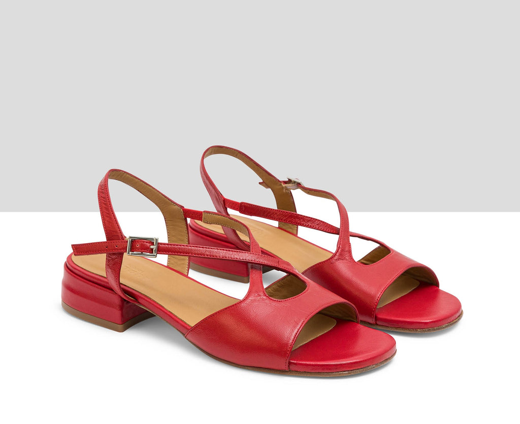 Sandalo da donna in pelle con tacco basso. Lore