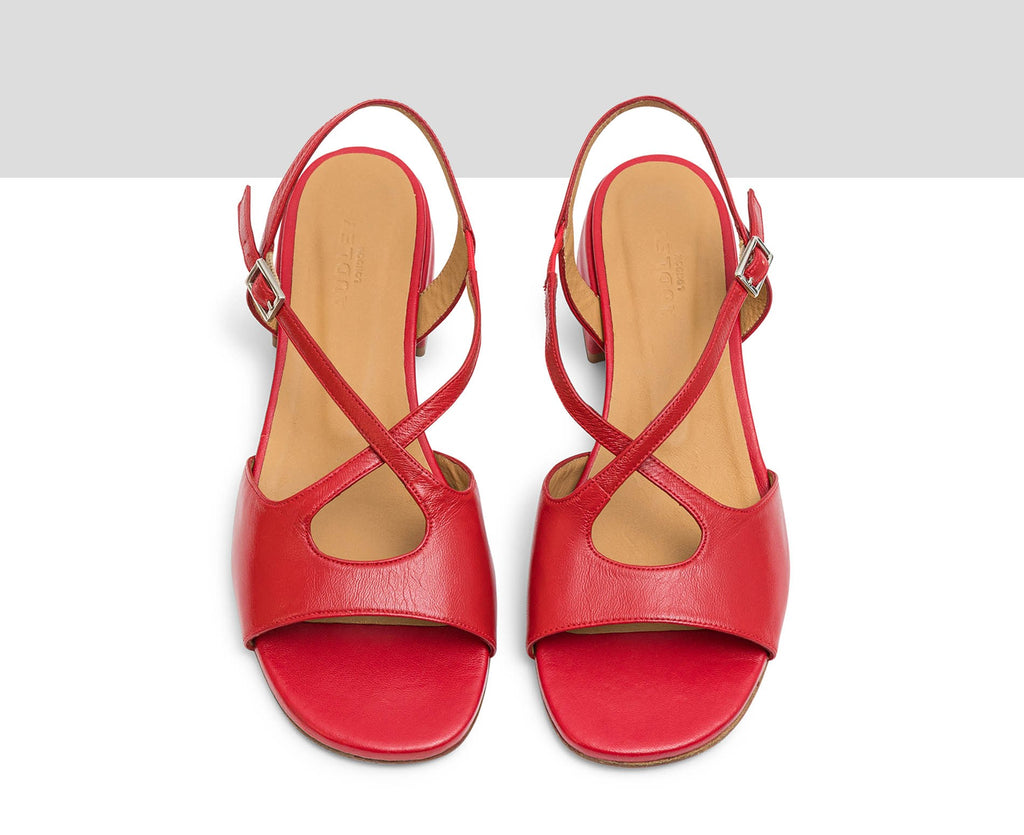 Sandalo da donna in pelle con tacco basso. Lore
