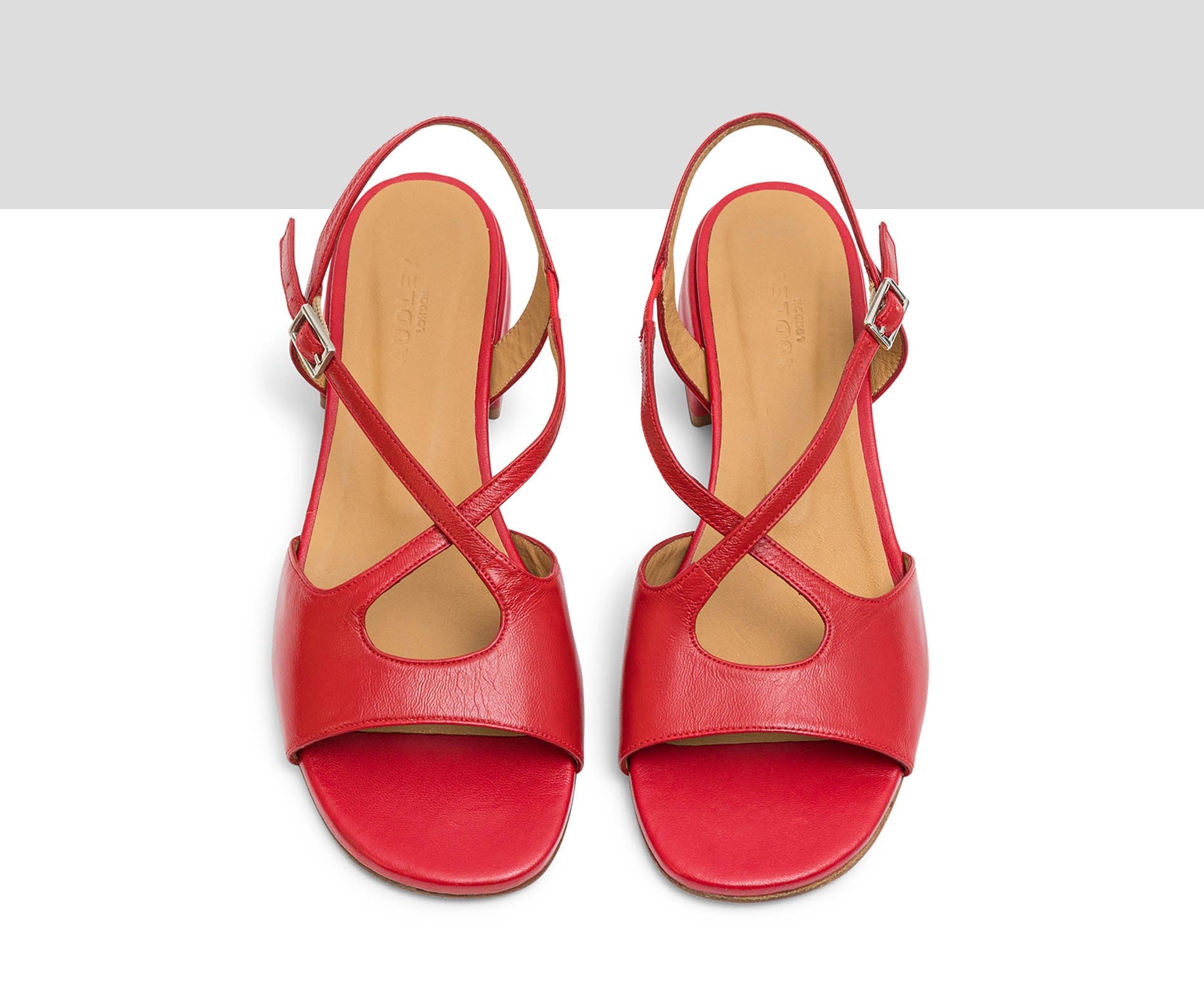 Sandalo da donna in pelle con tacco basso. Lore