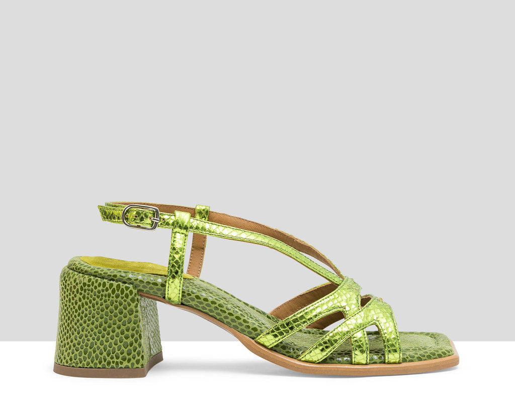 Sandalia de mujer en piel con tacón medio. Lisseth