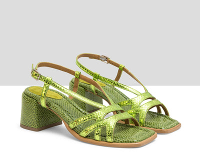 Women's leather sandal with a medium heel. Lisseth
