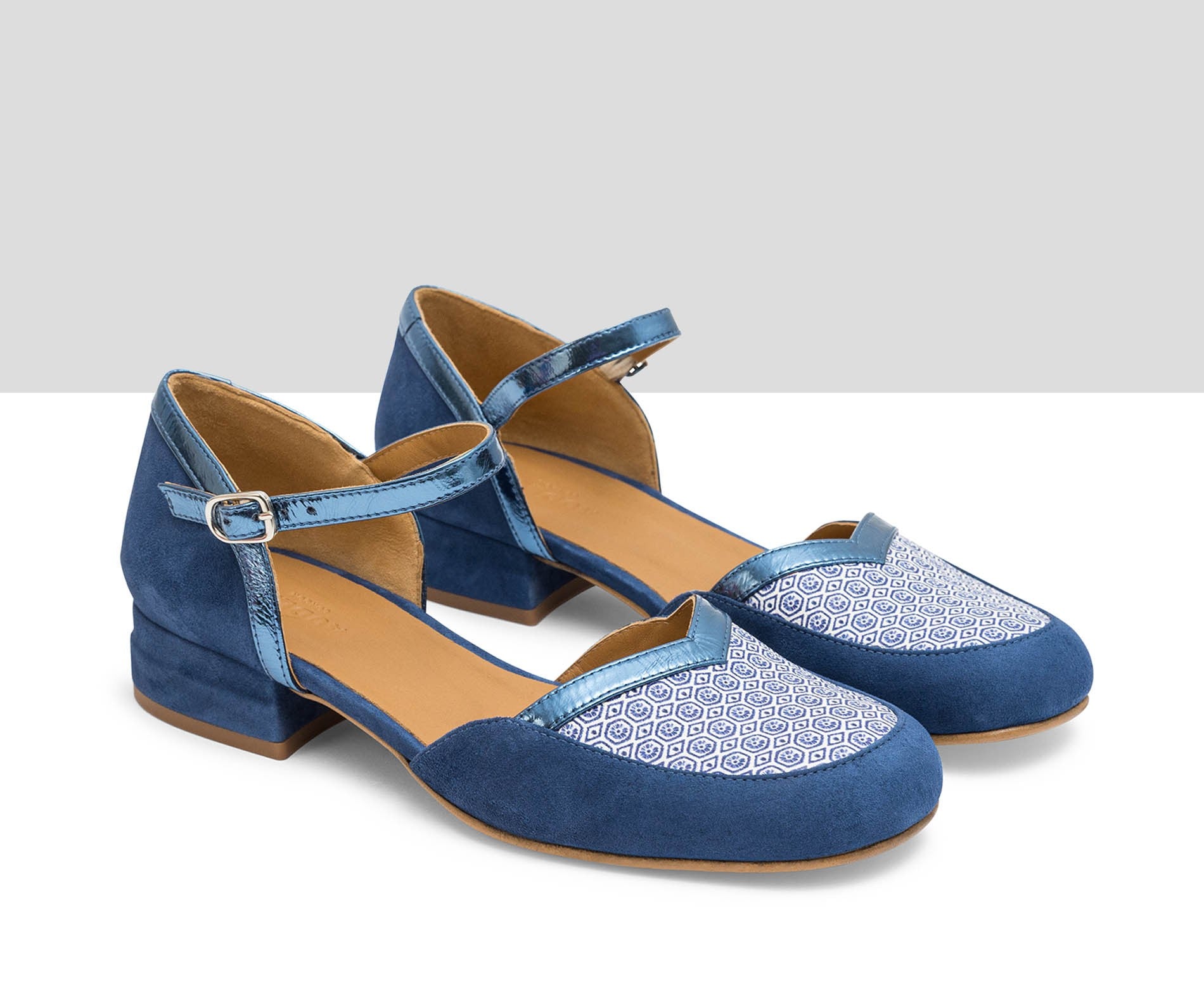 Zapato de mujer en piel con tacón bajo. Lina