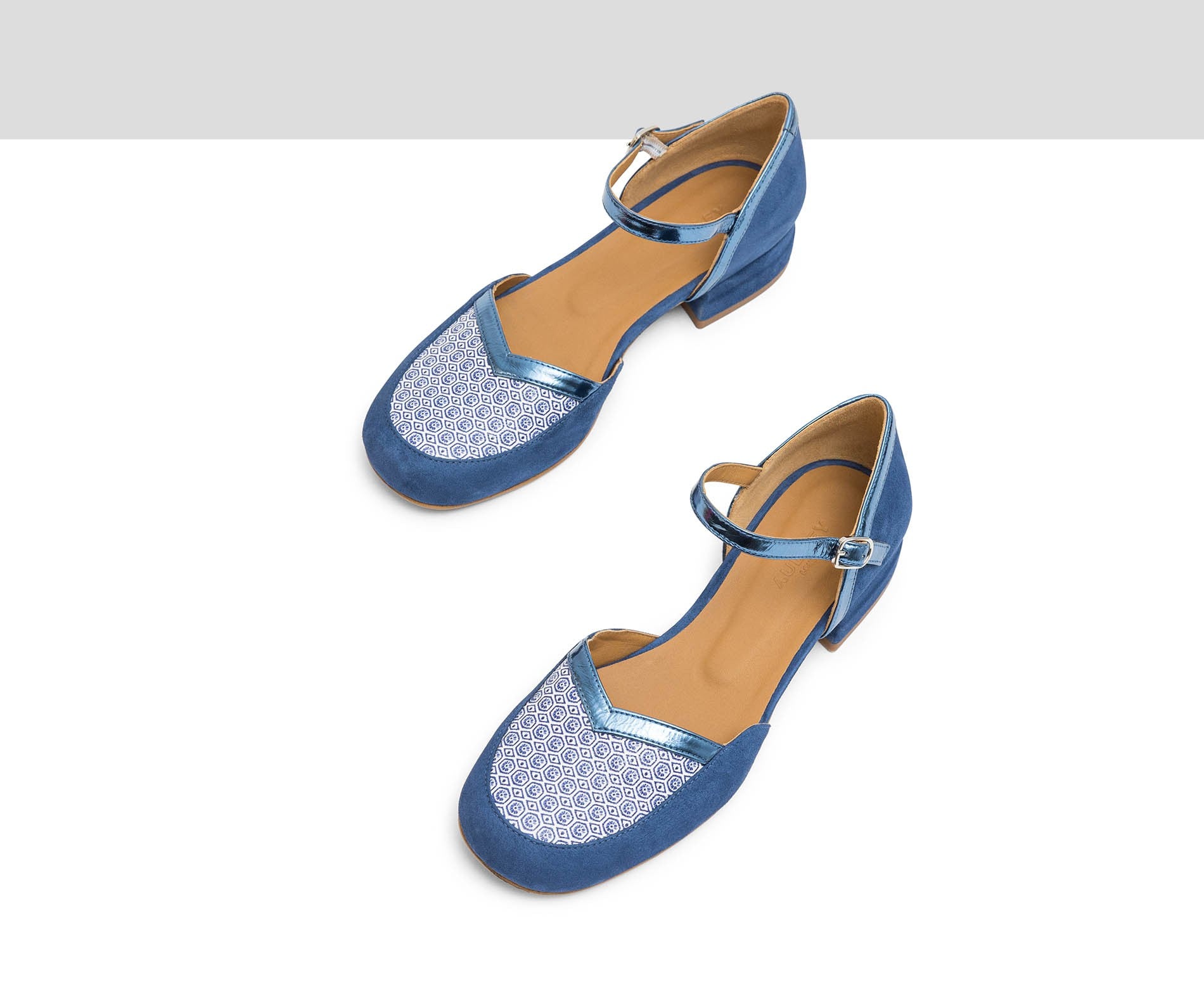 Zapato de mujer en piel con tacón bajo. Lina