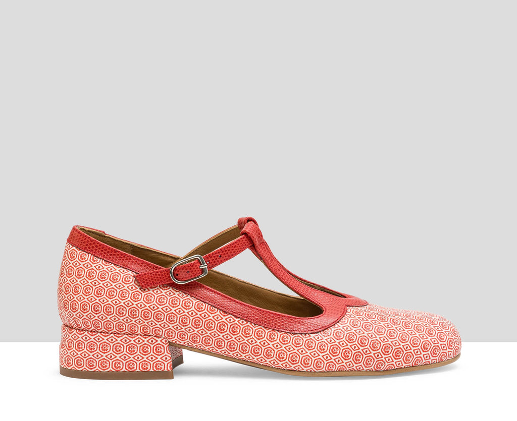 Scarpa da donna in pelle con tacco basso. Lucia