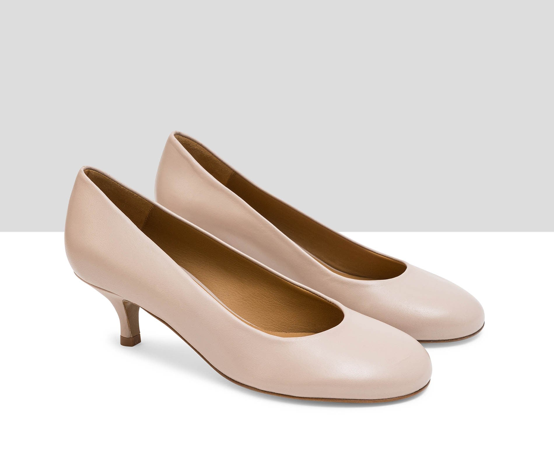 Scarpa da donna in pelle con tacco medio. Lydia