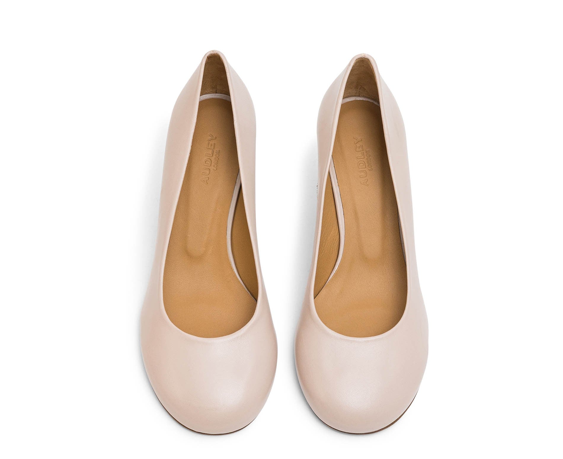 Scarpa da donna in pelle con tacco medio. Lydia