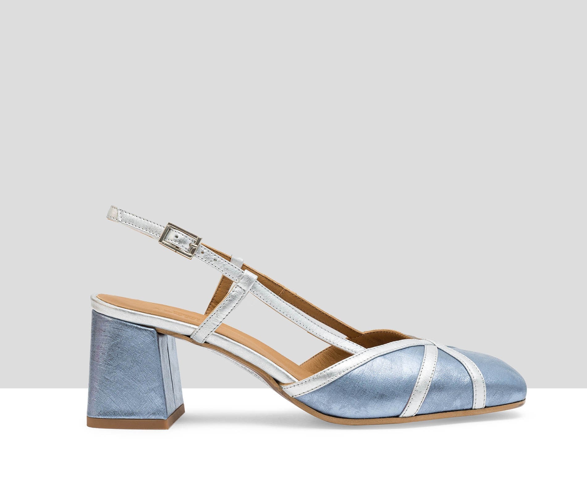 Scarpa da donna in pelle con tacco medio. Luna