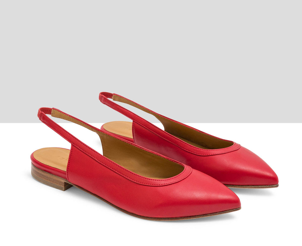 Women's leather shoe with a low heel. Lexa