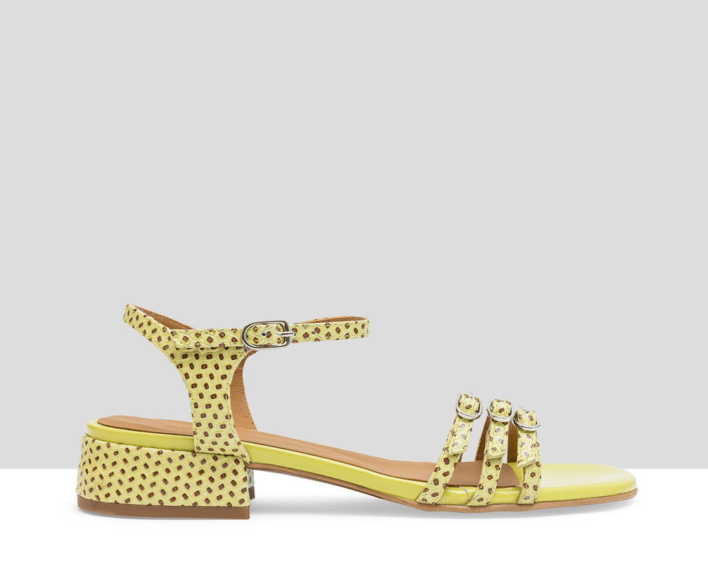 Sandalia de mujer en piel con tacón bajo. Jizel