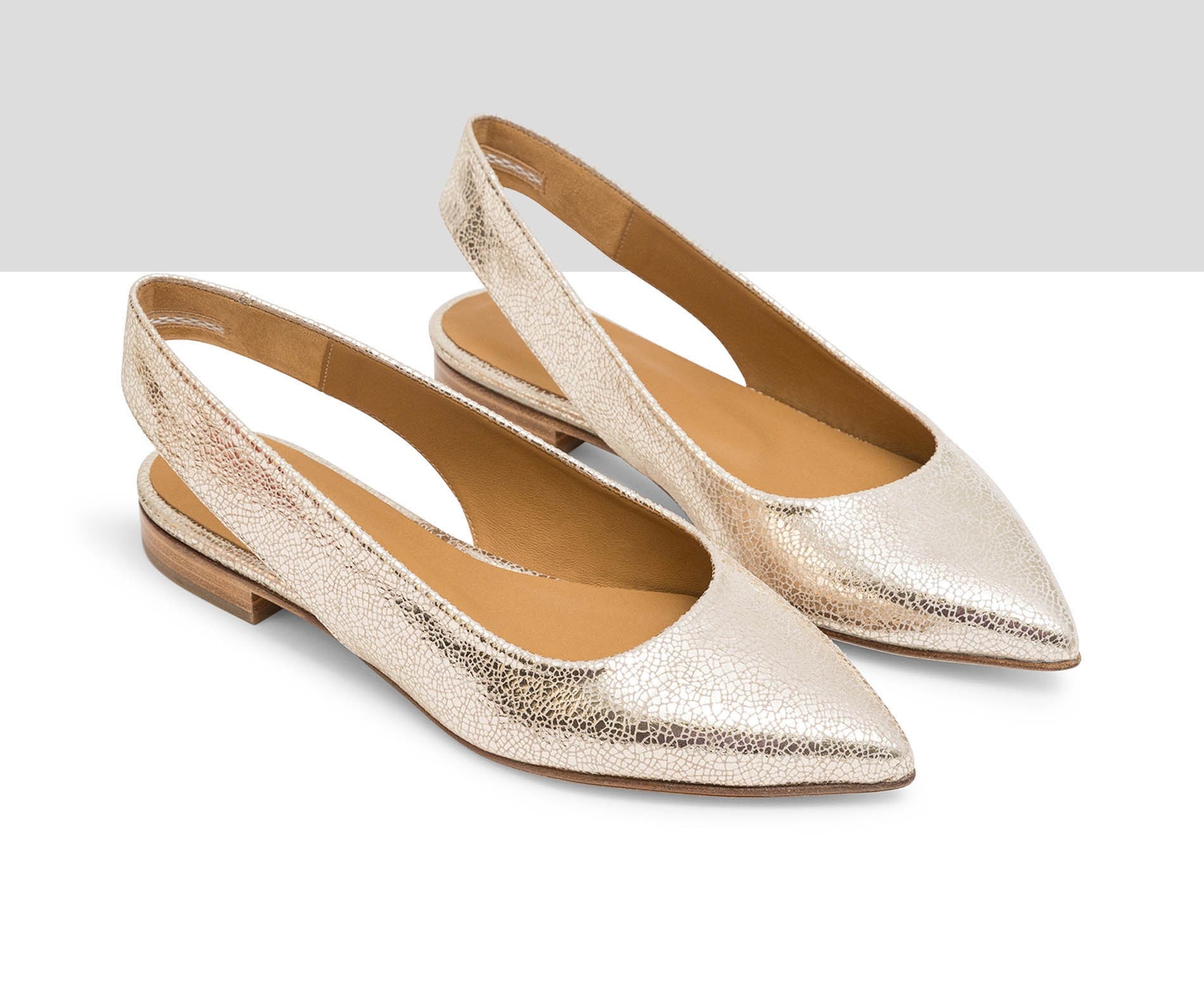 Zapato de mujer en piel con tacón bajo. Jessica