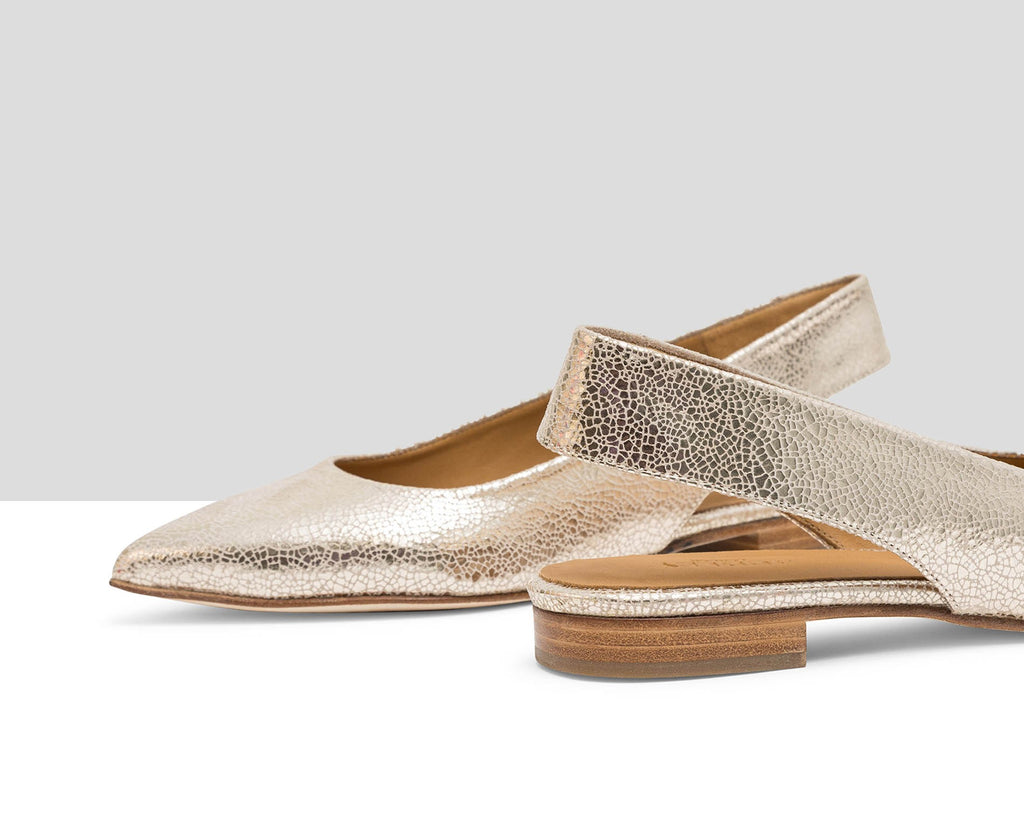 Zapato de mujer en piel con tacón bajo. Jessica