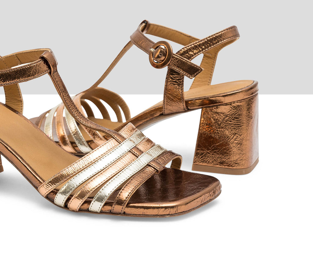 Sandalo da donna in pelle con tacco medio. Linda