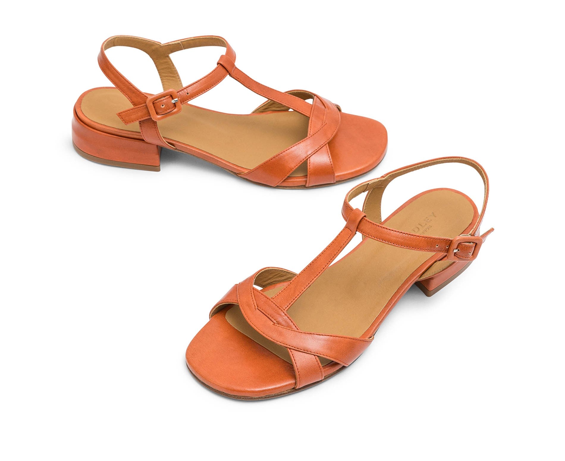 Women's leather sandal with a low heel. Lyra