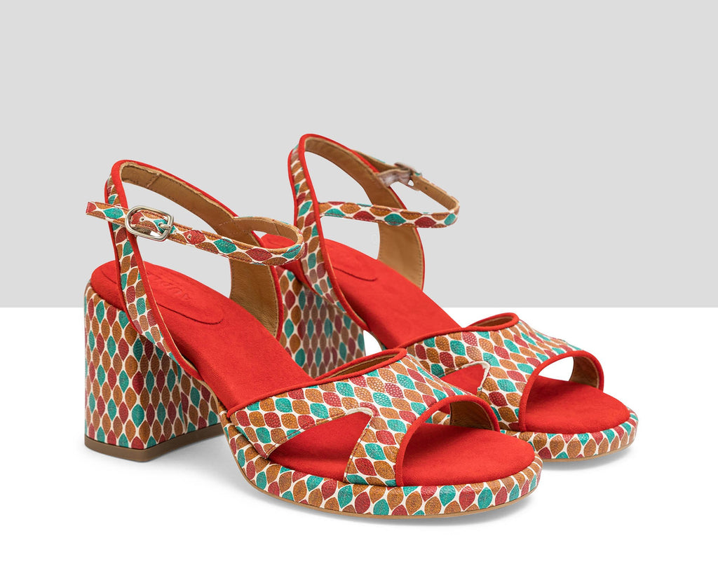 Sandalia de mujer en piel con tacón alto. Lena