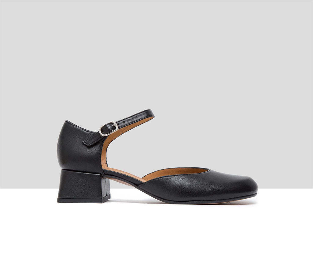 Scarpa da donna in pelle con tacco medio. Lyn