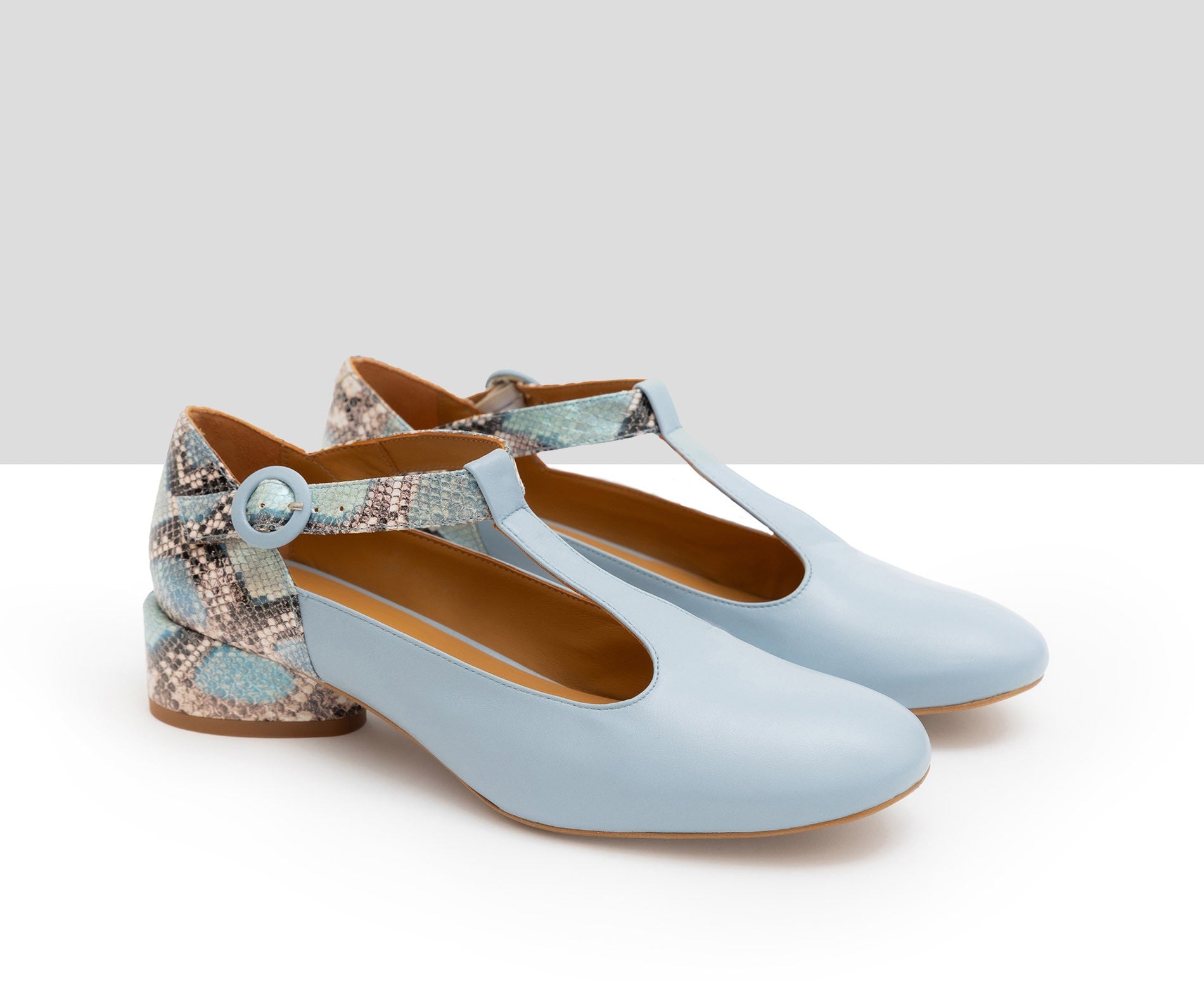 Scarpa da donna in pelle con tacco basso. Linara