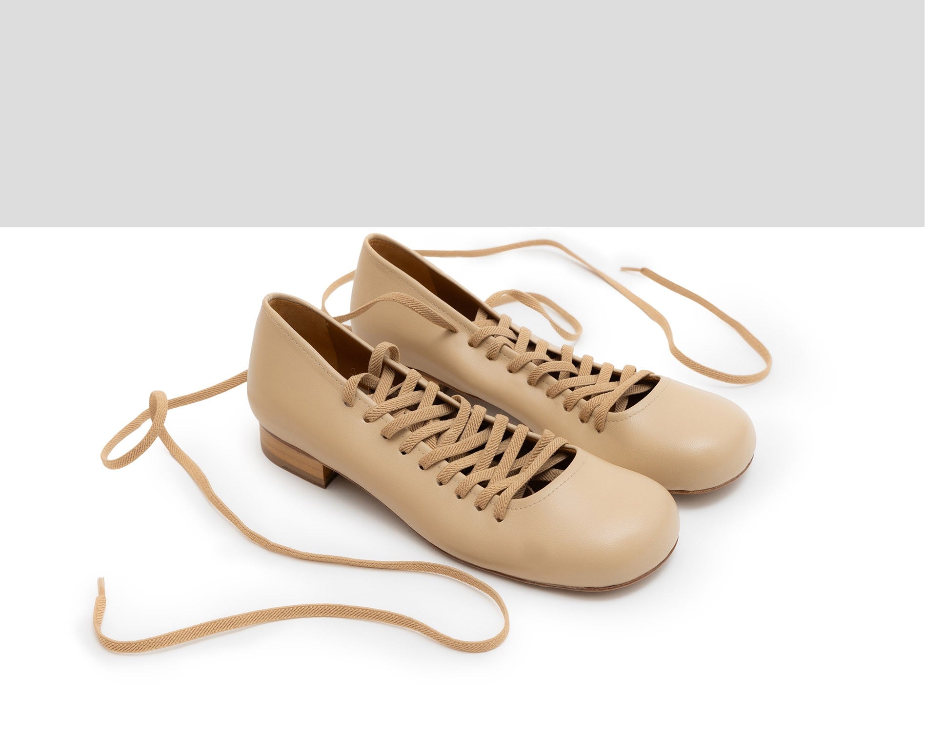 Scarpa da donna in pelle con tacco basso. Lorian